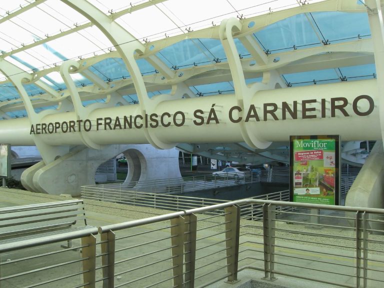 Metro del Aeropuerto de Oporto - Metro do aeroporto do Porto - Porto Airport Metro Station