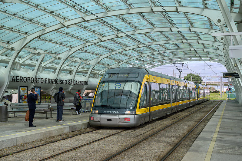 Metro del Aeropuerto de Oporto - Metro do aeroporto do Porto - Porto Airport Metro Station