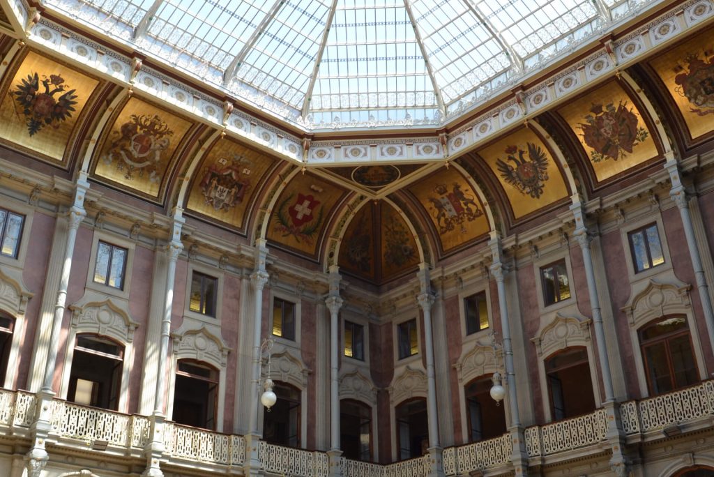 El palacio de la bolsa de Oporto: un tesoro histórico y cultural