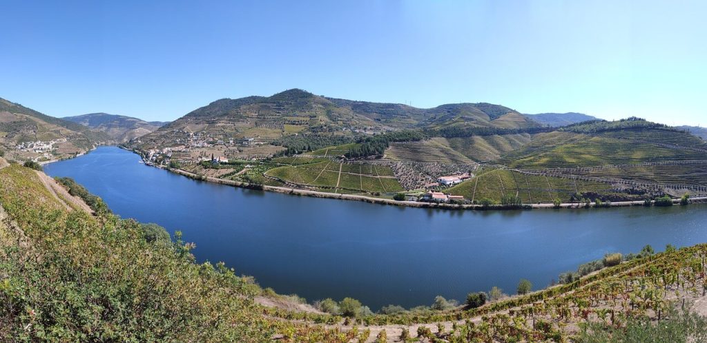 Vinhos do Douro - Vinos del Douro - Douro Wines - Vale do Douro - Douro Valley - Valle del Duero - Valle del Douro