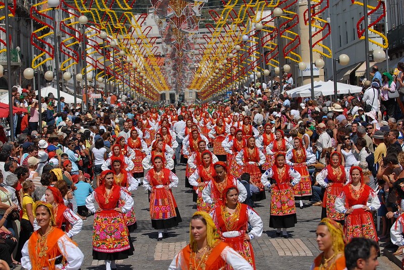 Festas populares Romarias e Festivais no Porto - Fiestas populares Romerías y Festivales en Oporto - Traditional Festivities Pilgrimages and Festivals in Porto