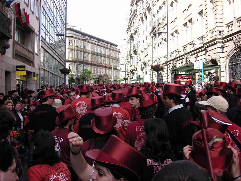 Festas populares Romarias e Festivais no Porto - Fiestas populares Romerías y Festivales en Oporto - Traditional Festivities Pilgrimages and Festivals in Porto