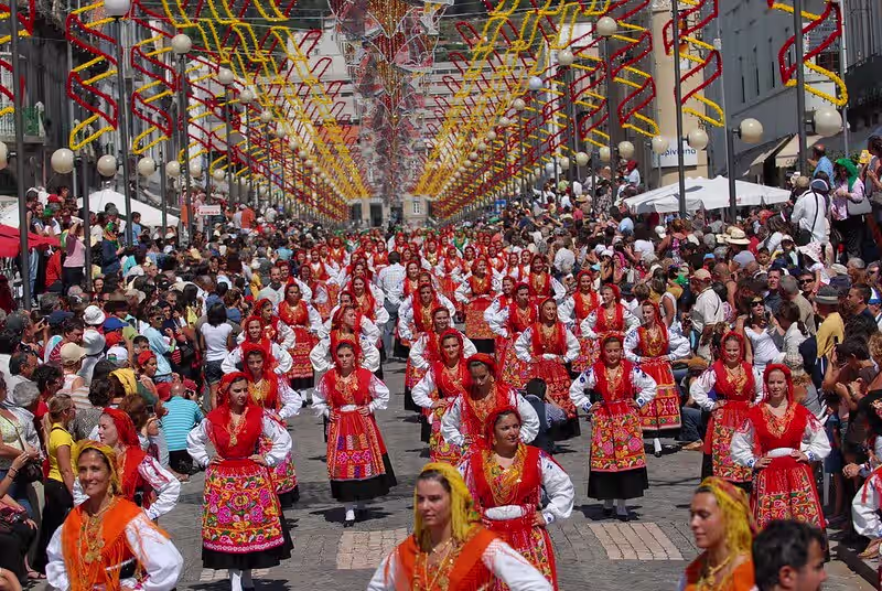 Festas populares Romarias e Festivais no Porto - Fiestas populares Romerías y Festivales en Oporto - Traditional Festivities Pilgrimages and Festivals in Porto