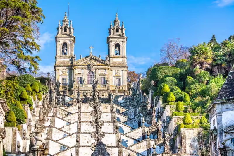 what to see around Porto - o que ver nos arredores do Porto - qué ver en los alrededores de Oporto - Guimarães Braga Aveiro y Costa Nova Santa Maria da Feira Parque Nacional Peneda-Gerês