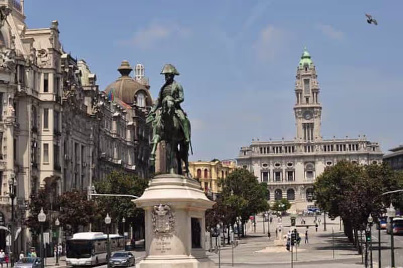 Aliados Avenue - Avenida dos Aliados - Avenida de los Aliados Porto in 3 days - Porto em 3 dias - Oporto en 3 días