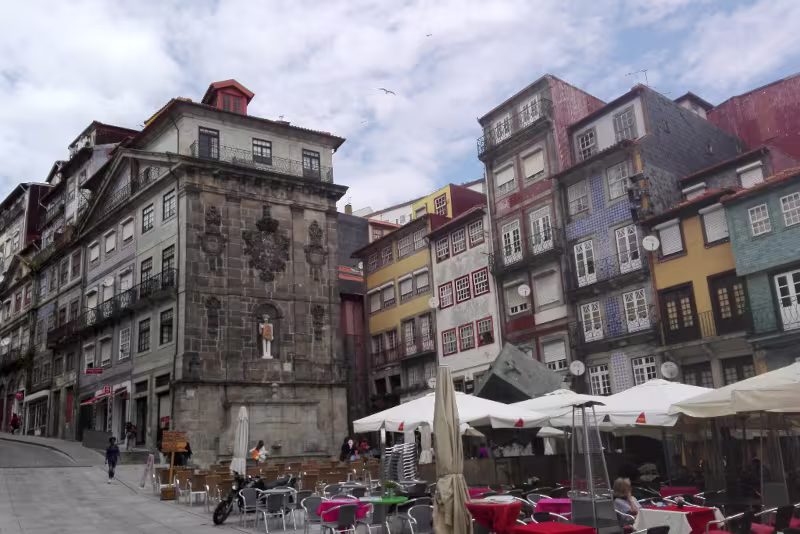 Plaza de la Ribeira - Praça da Ribeiro - Ribeira Square Porto streets Ruas do Porto Calles de Oporto